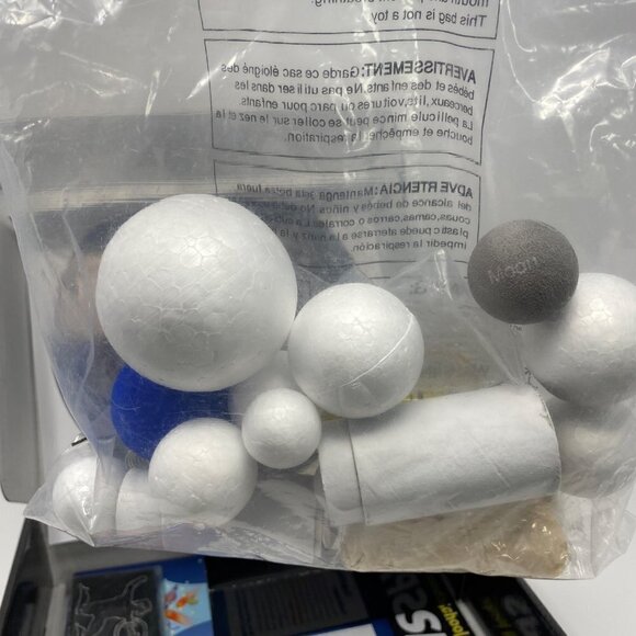 Scholastic The Magic School Bus: Rides Again. The Secrets of Space Science Kit. - Picture 5 of 9